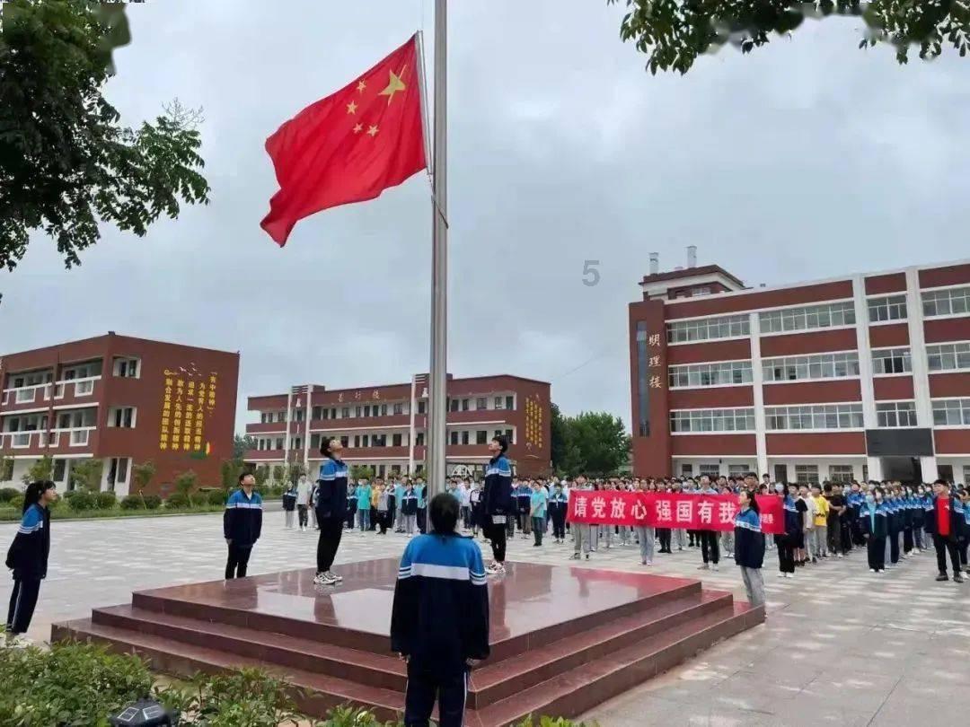 救援困倦的男孩